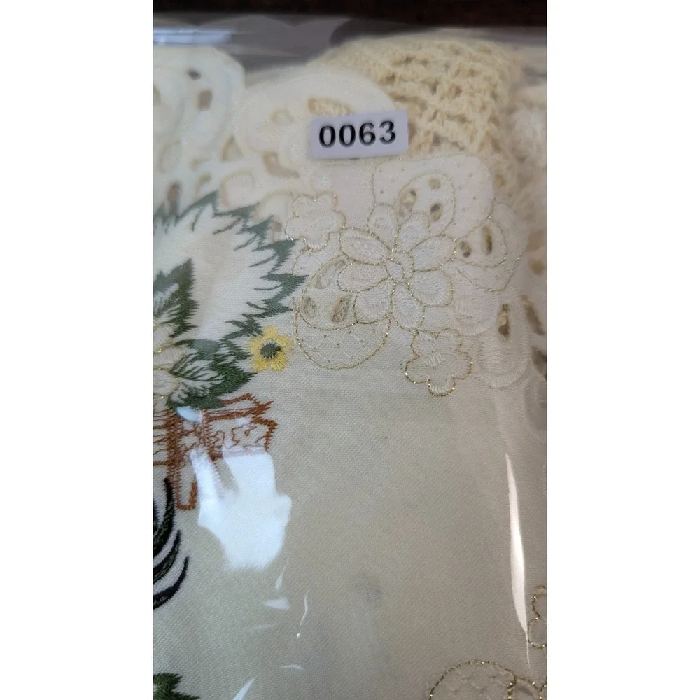 Vintage Linen Crochet Doily Table Runner Lot Cutter Craft Upcycle Embroidery